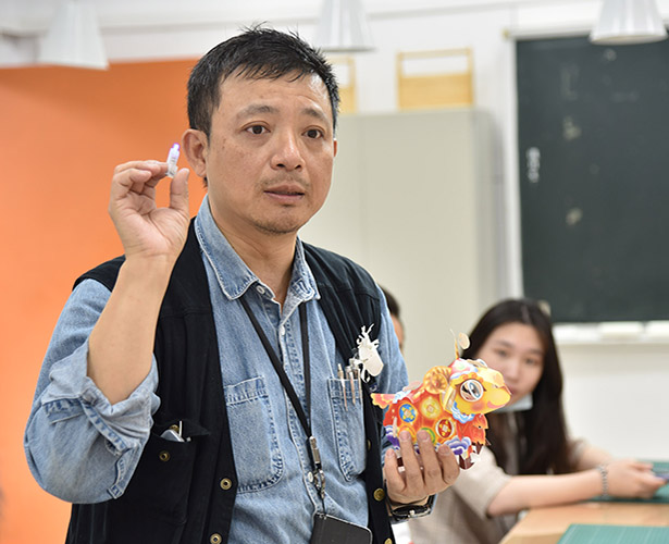 「創意摺紙工作坊」—邀請紙雕藝術家洪新富分享他的紙藝人生