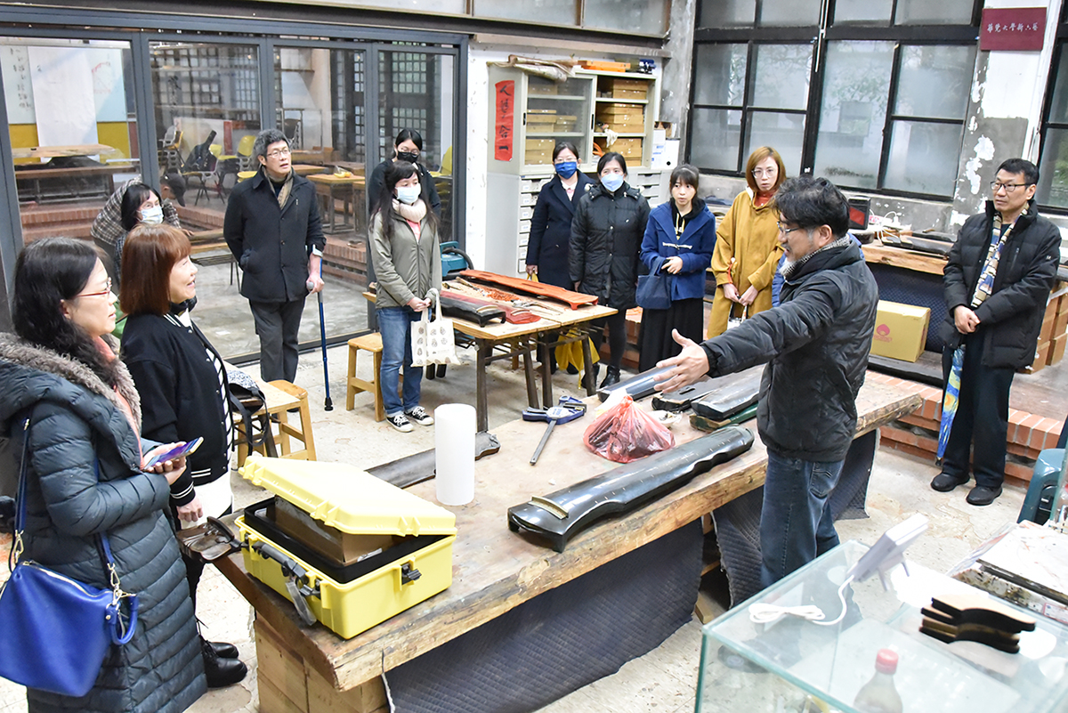 教職員參觀斲琴工坊。