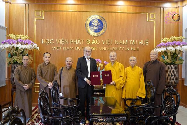 華梵大學林從一校長_中_與越南順化佛教大學簽署合作協議