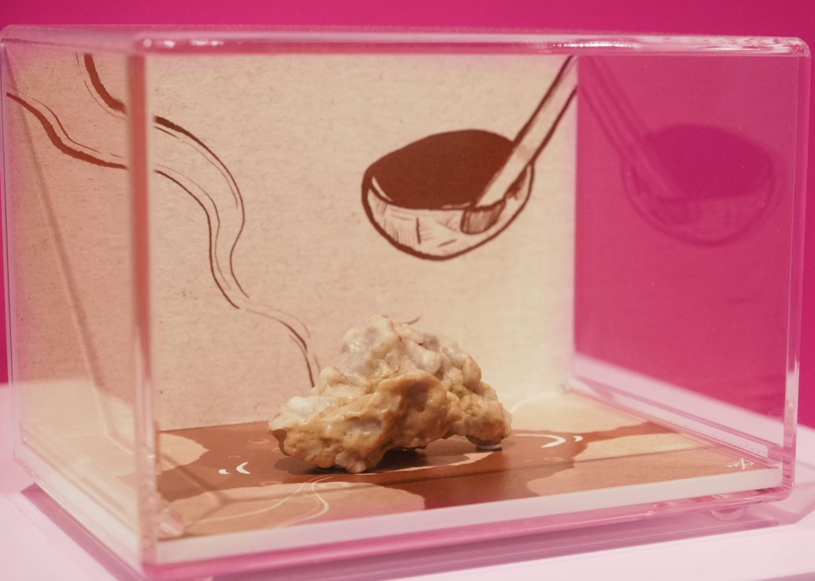 華梵美術系學生張訓安插畫將文人石改造成阿嬤的甜不辣。