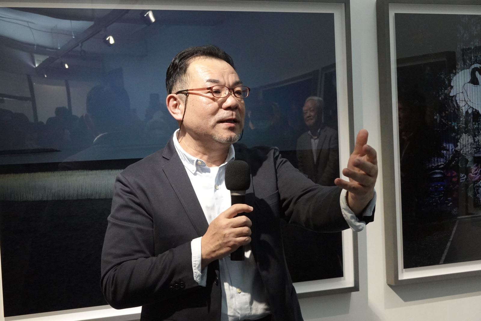華梵大學攝影與VR設計學系教授、藝術家沈昭良分享創作歷程。
