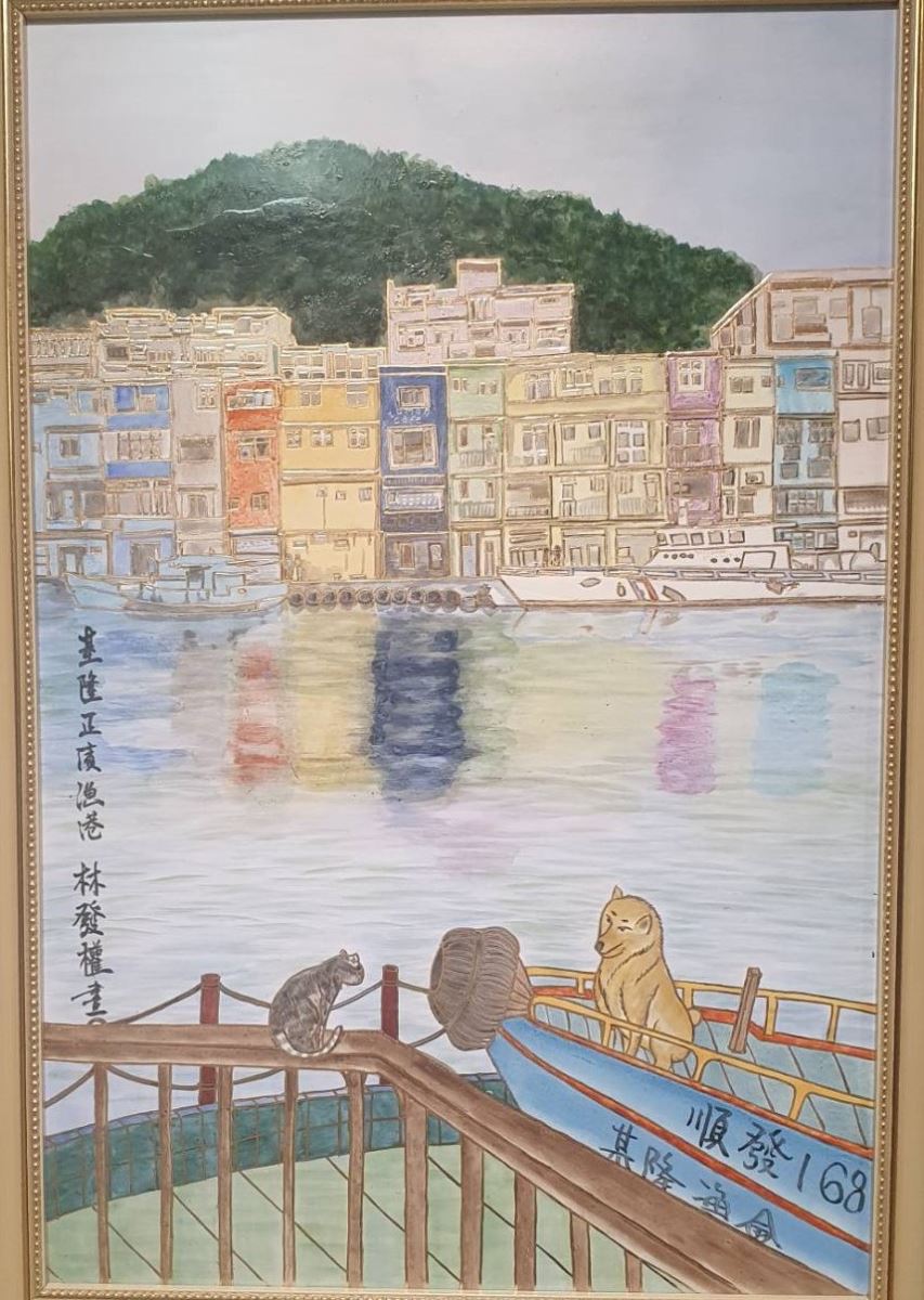 華梵佛藝碩士林發權的琺瑯彩瓷作品「基隆正濱漁港彩色屋」。