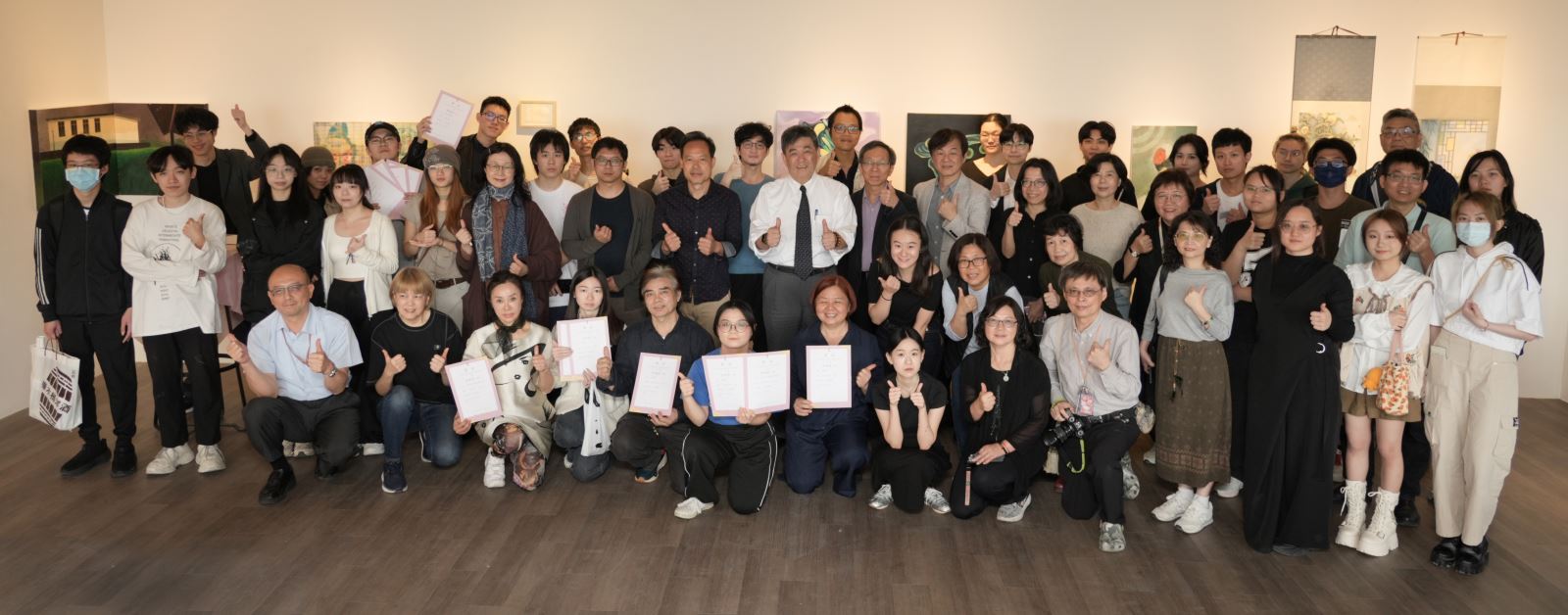 華梵大學第27屆美術與文創學系系展展覽活動現場合影