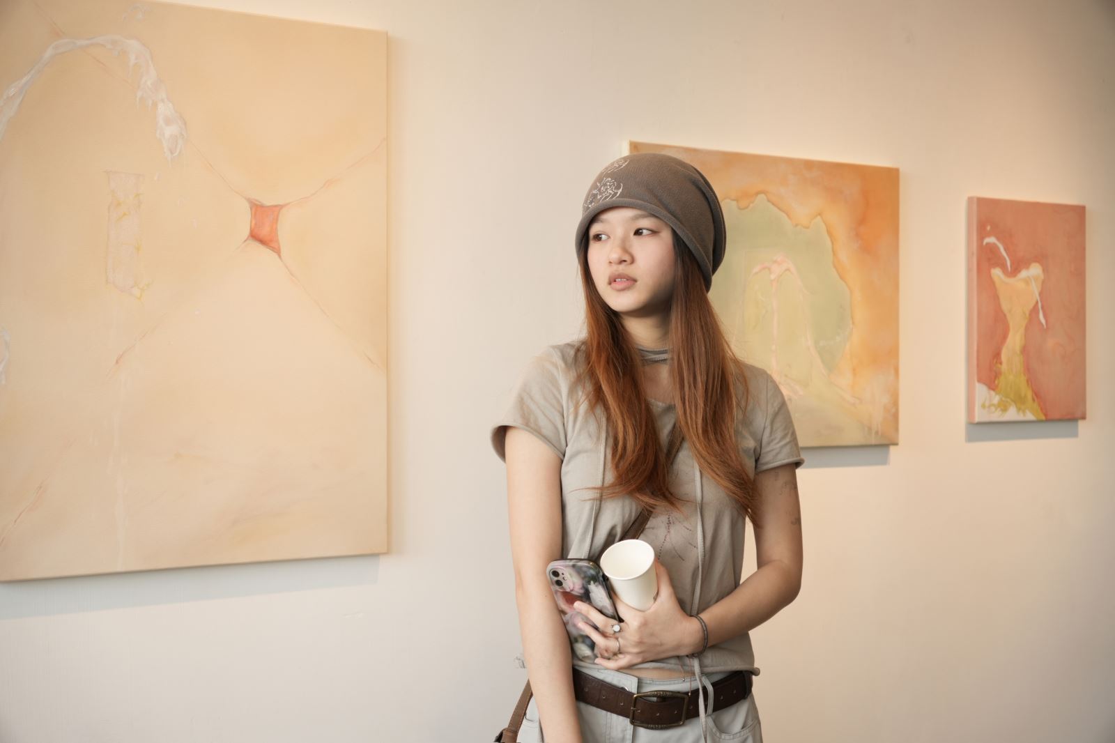 美術與文創學系王翊寧與榮獲平面作品第三名〈房間〉系列。
