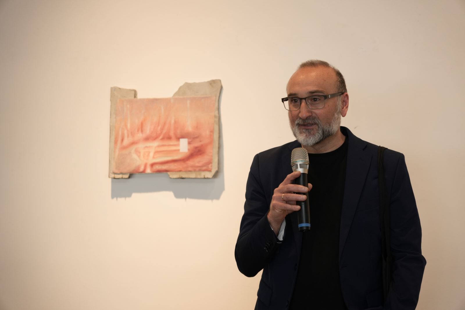 UCLM藝術系主任哈維爾·阿里薩·波馬雷塔教授（Javier Ariza Pomareta）致詞。