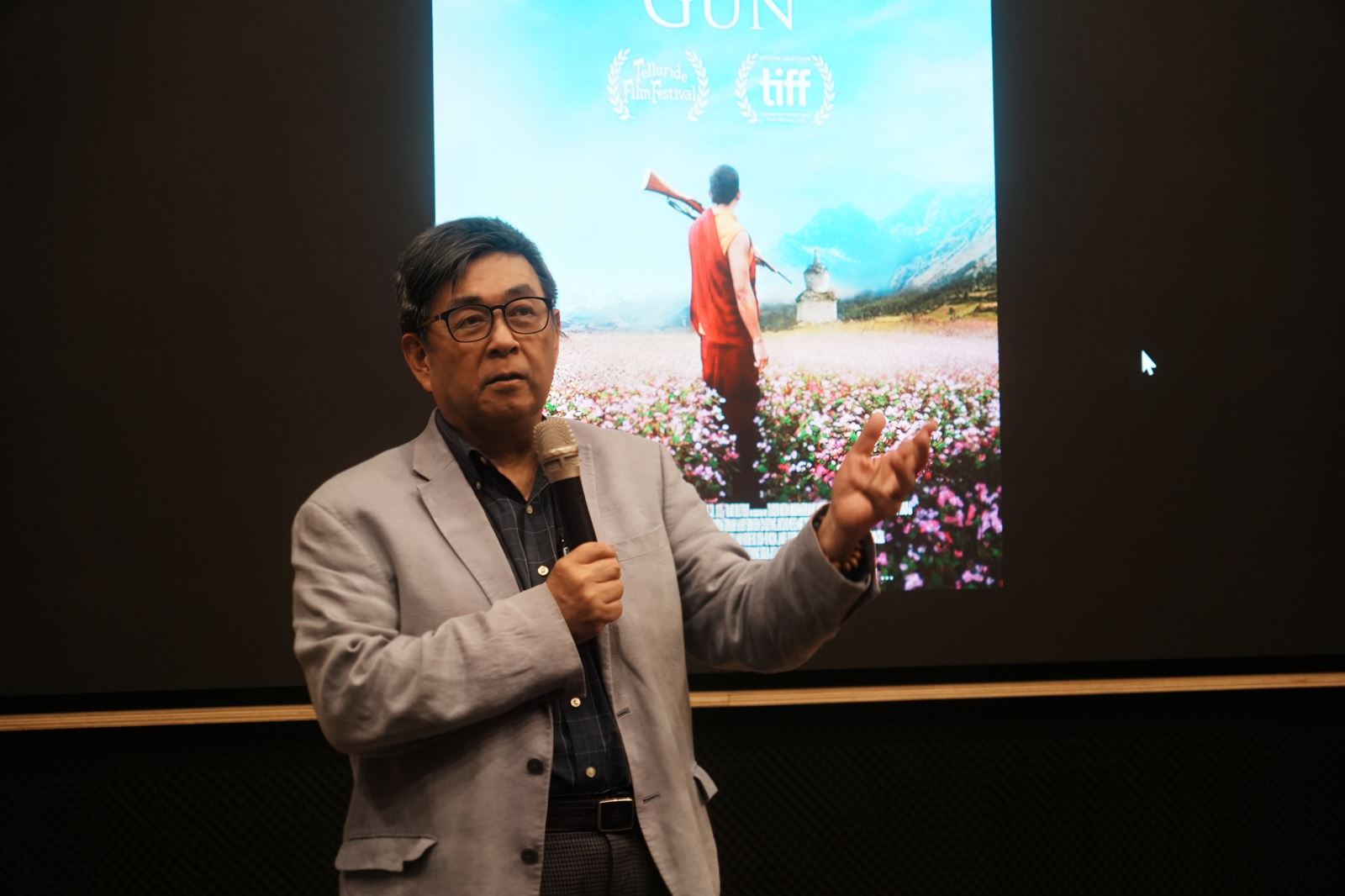 華梵大學李天任校長在《不丹沒有槍》活動現場致詞。